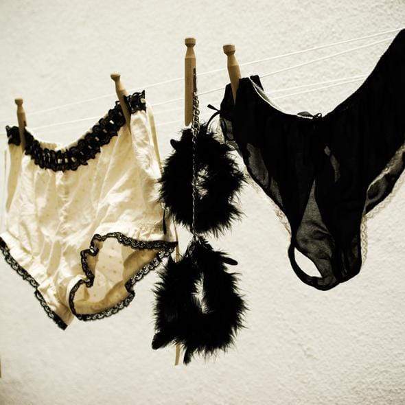 Bijoux Indiscrets - Za Za Zu Feather Handcuffs - CherryAffairs.sg